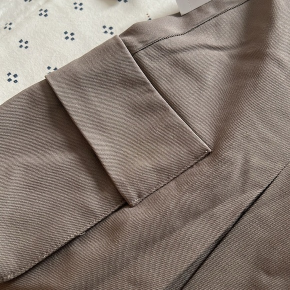 Brand New Babaton Aritiza Skirt - Picture 4 of 10